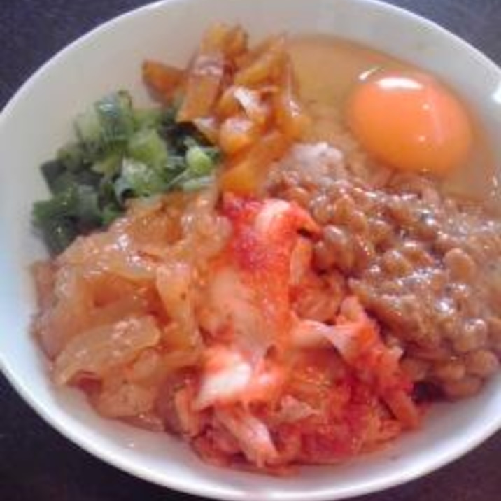 いろいろのっけて♪中華クラゲとキムチの爆弾丼